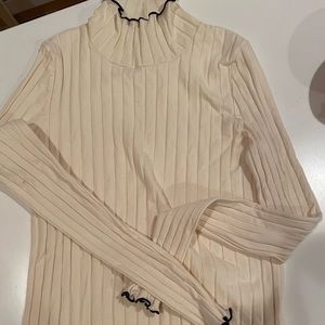 Madewell Ivory turtleneck with contrasting black trim